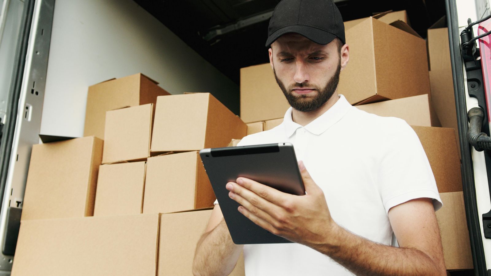 The Role of Technology in Trackon’s Professional Courier Services