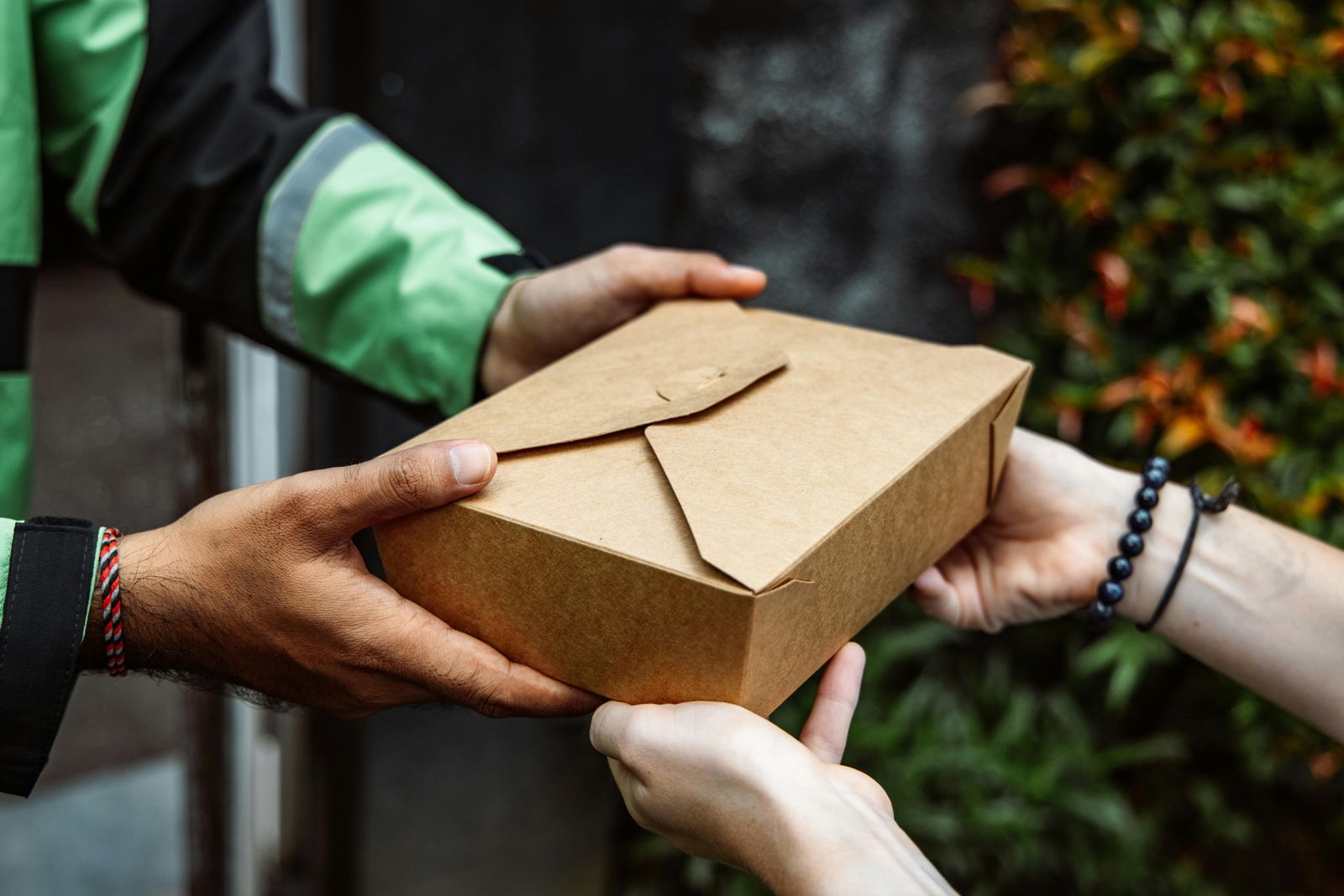 Why Trackon Fast Courier Services Are the Ideal Choice for Urgent Deliveries